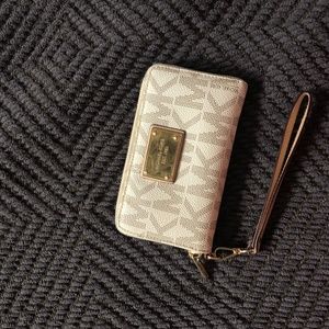 Michael Kors Tech Wristlet